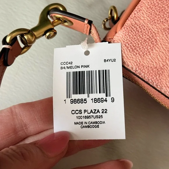 Coach Retail Plaza 22 Melon Pink Shoulder Bag NWT - Picture 4 of 5